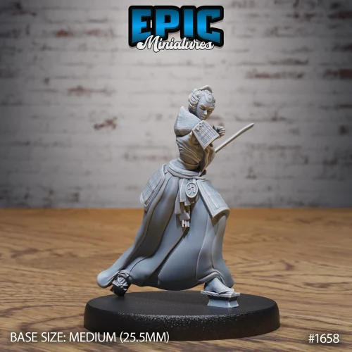 Samurai Female Attacking (Medium)